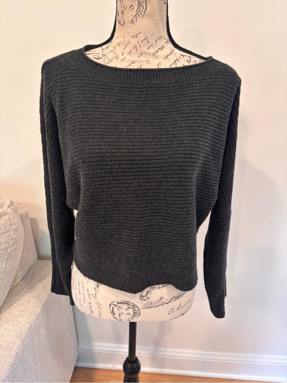 Le Ore gray sweater size XS